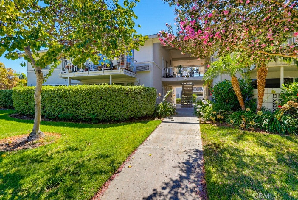 328 Avenida Carmel A