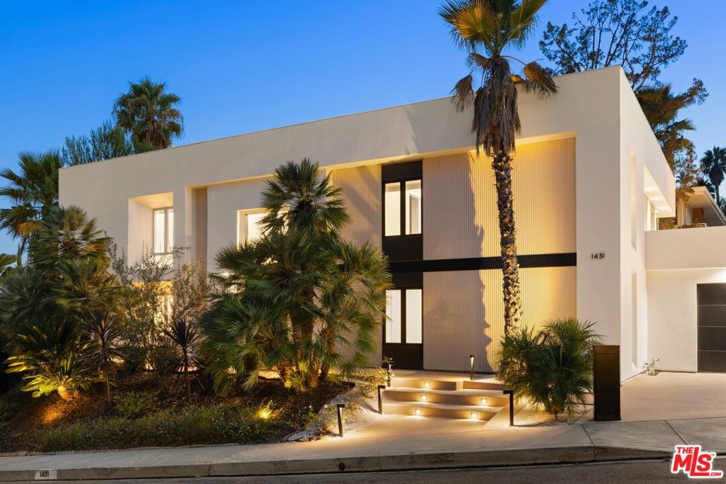 Photo of 1431 Stradella Road, Los Angeles, CA 90077 (MLS # 26102398)