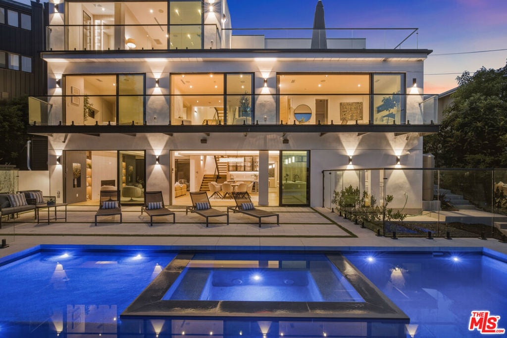 16800 Oak View Drive