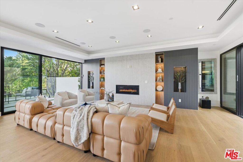 16800 Oak View Drive