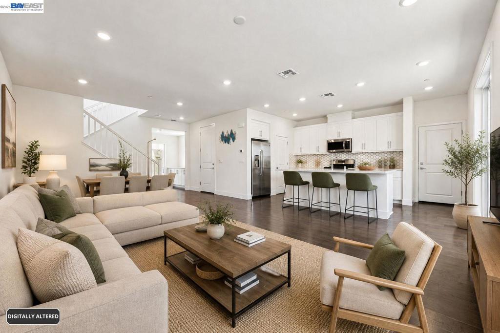 2107 Daimler St