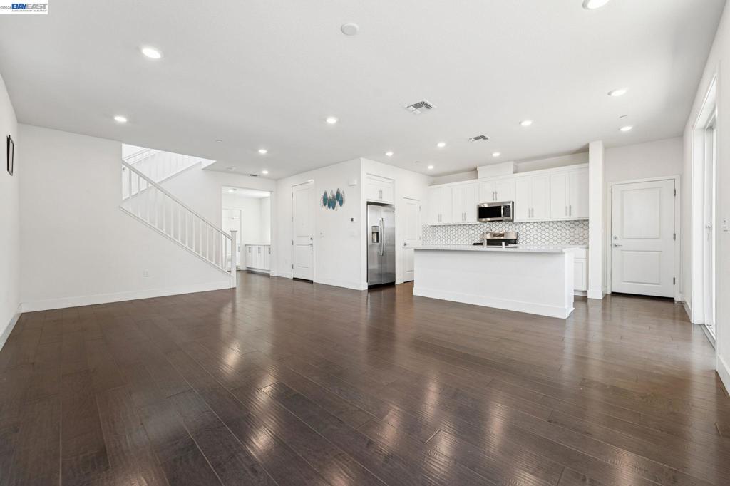 2107 Daimler St