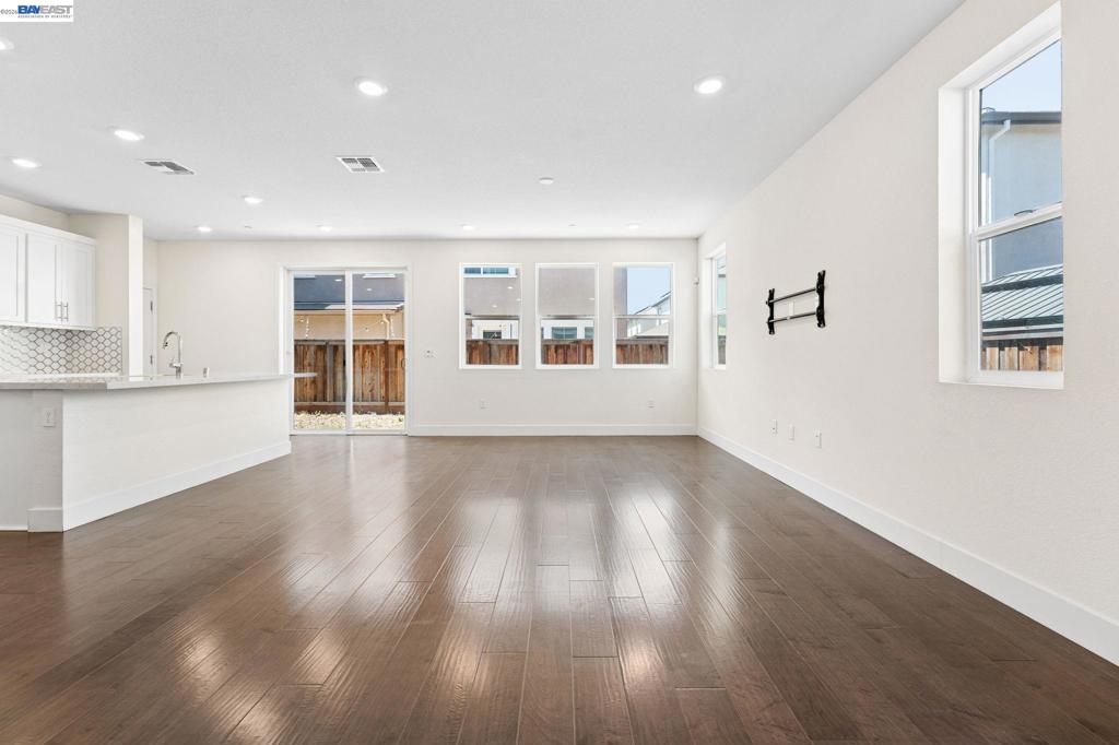 2107 Daimler St