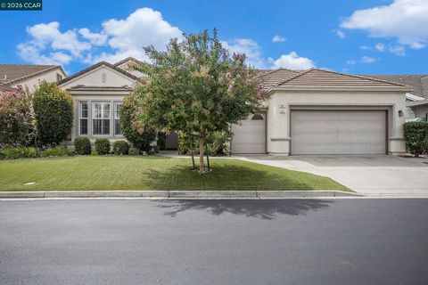 Photo of 451 Tayberry Ln Ln, Brentwood, CA 94513 (MLS # 41121493)