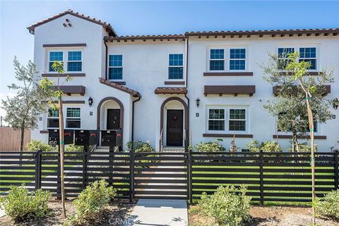 Photo of 6747 Pickering Ave #B, Whittier, CA 90601 (MLS # DW25249619) Photo of 6747 Pickering Ave #B, Whittier, CA 90601 (MLS # DW25249619)