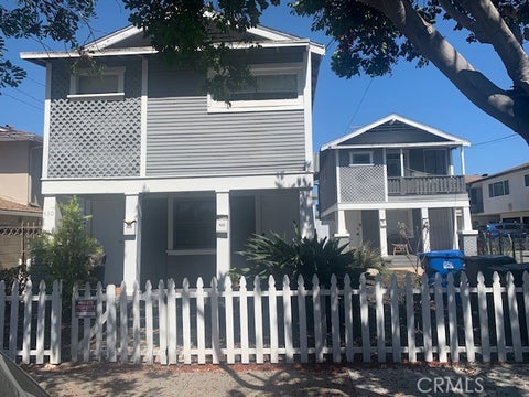 Photo of 428 Almond Ave AVE, Long Beach, CA 90802 (MLS # PW26131723)