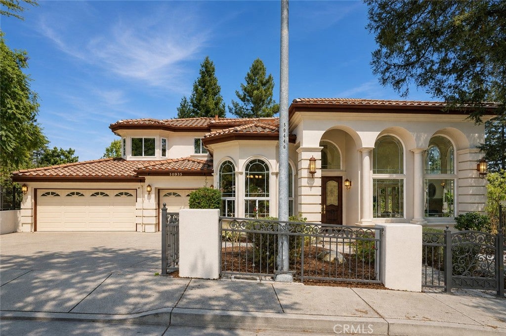 10935 Miramonte