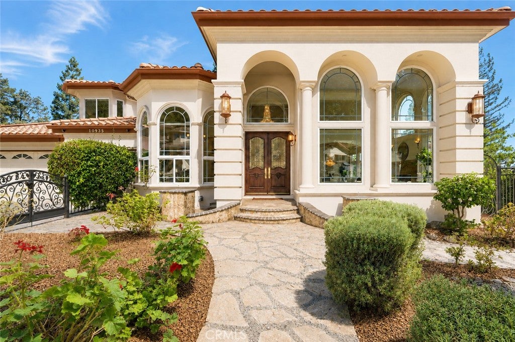 10935 Miramonte