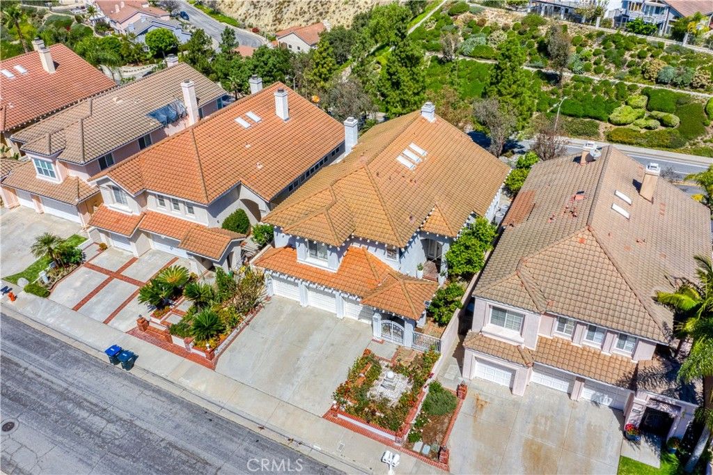 Photo of 6807 E Pinnacle Pointe, Orange, CA 92869 (MLS # PW26076875)