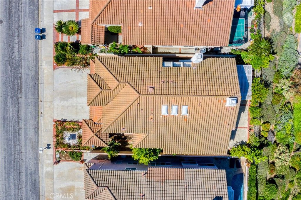 Photo of 6807 E Pinnacle Pointe, Orange, CA 92869 (MLS # PW26076875)