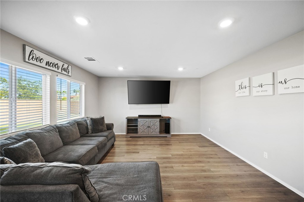 Mariposa Pointe - Residential
