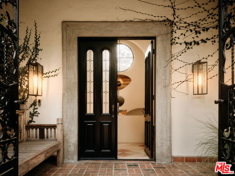 2729 Nichols Canyon Road