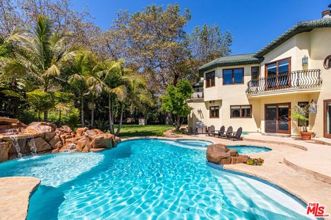 Photo of 6405 Bonsall Drive, Malibu, CA 90265 (MLS # 25628593)