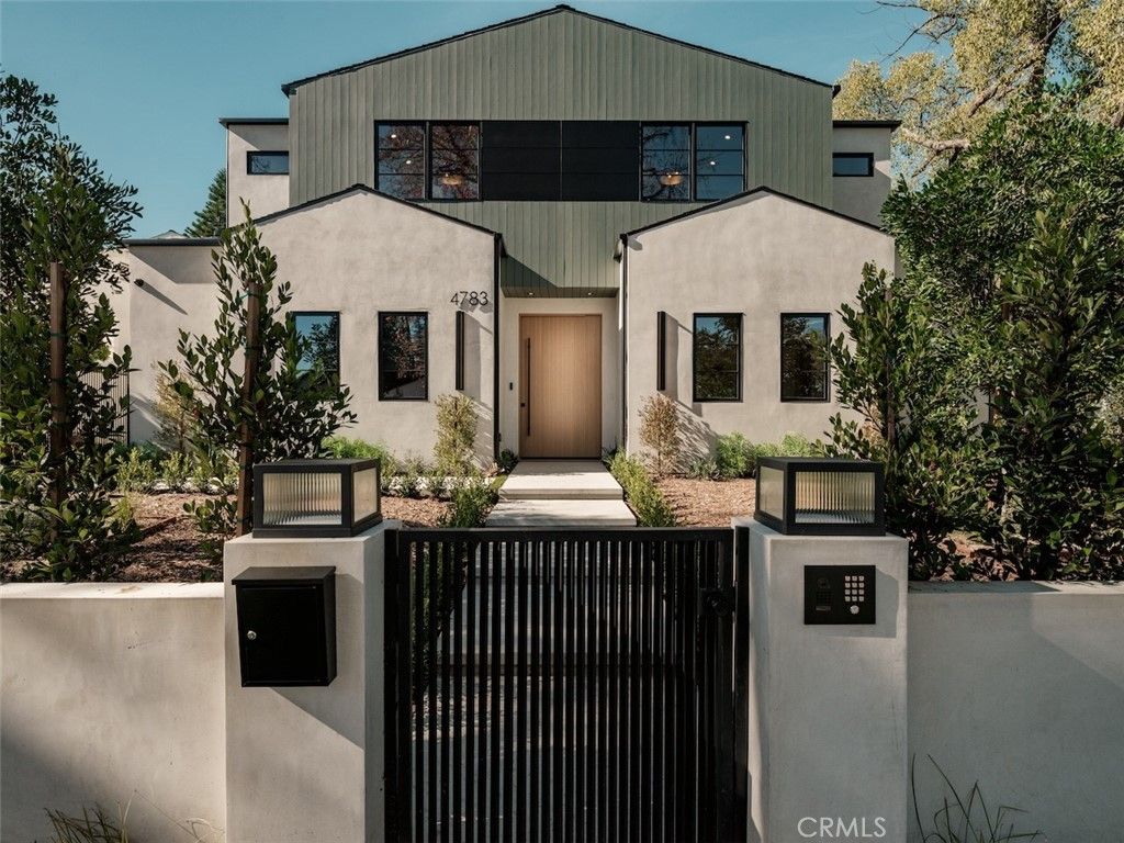 Photo of 4783 Firmament Avenue, Encino, CA 91436 (MLS # SR26012583)