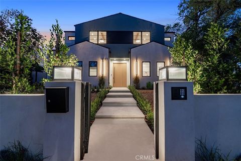 Photo of 4783 Firmament Avenue, Encino, CA 91436 (MLS # SR26012583)