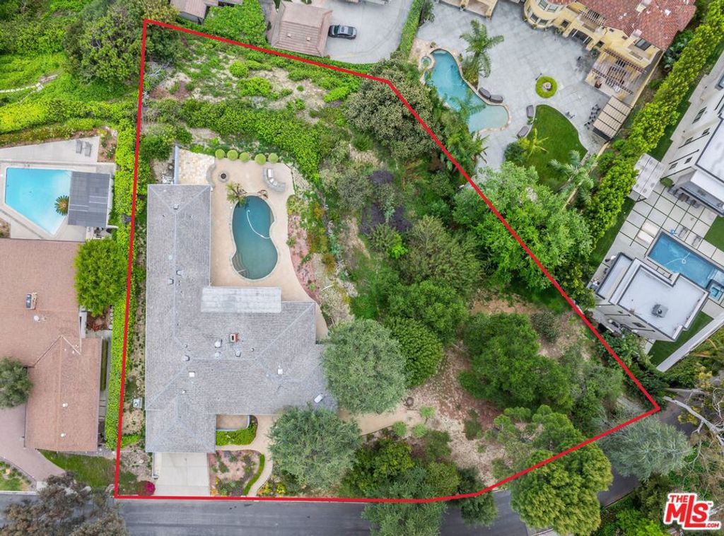 Photo of 15901 High Knoll Road, Encino, CA 91436 (MLS # 25597977)