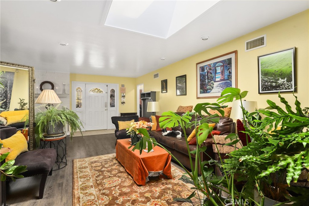7349 Ponce Ave