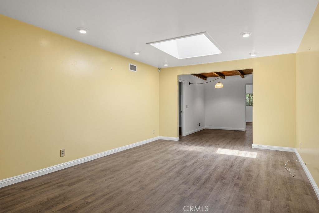 7349 Ponce Ave