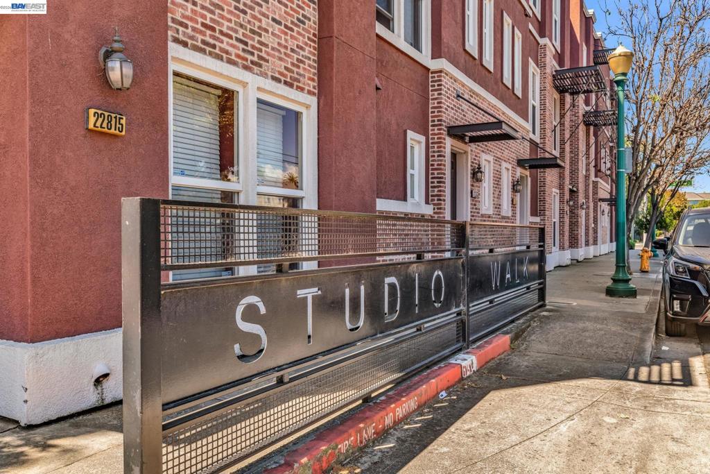 629 Artistic Place