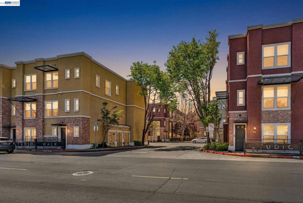 629 Artistic Place