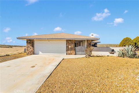 Photo of 13720 Windward Ln, Helendale, CA 92342 (MLS # HD25222509)