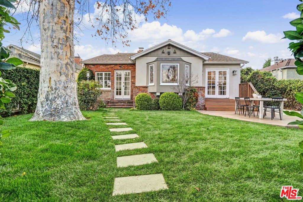 5009 Willowcrest Avenue