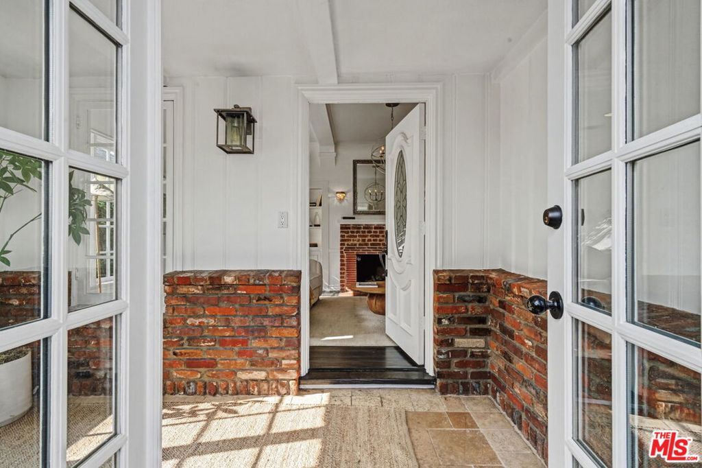 5009 Willowcrest Avenue