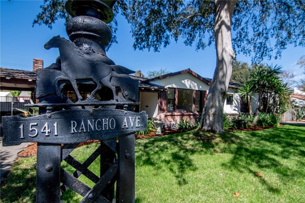 Photo of 1541 Rancho Avenue, Glendale, CA 91201 (MLS # BB26194235)