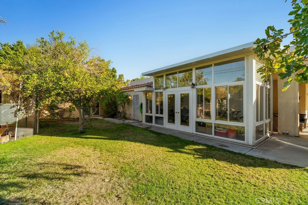 1820 E Racquet Club