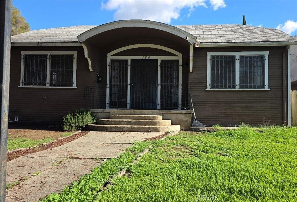 1184 N Kenmore