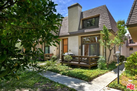 MLS: 26863145