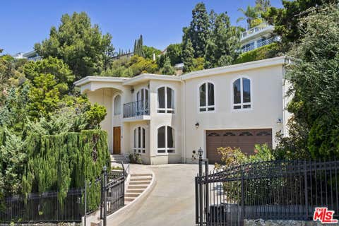 Photo of 7863 Electra Drive, Los Angeles, CA 90046 (MLS # 26870823)