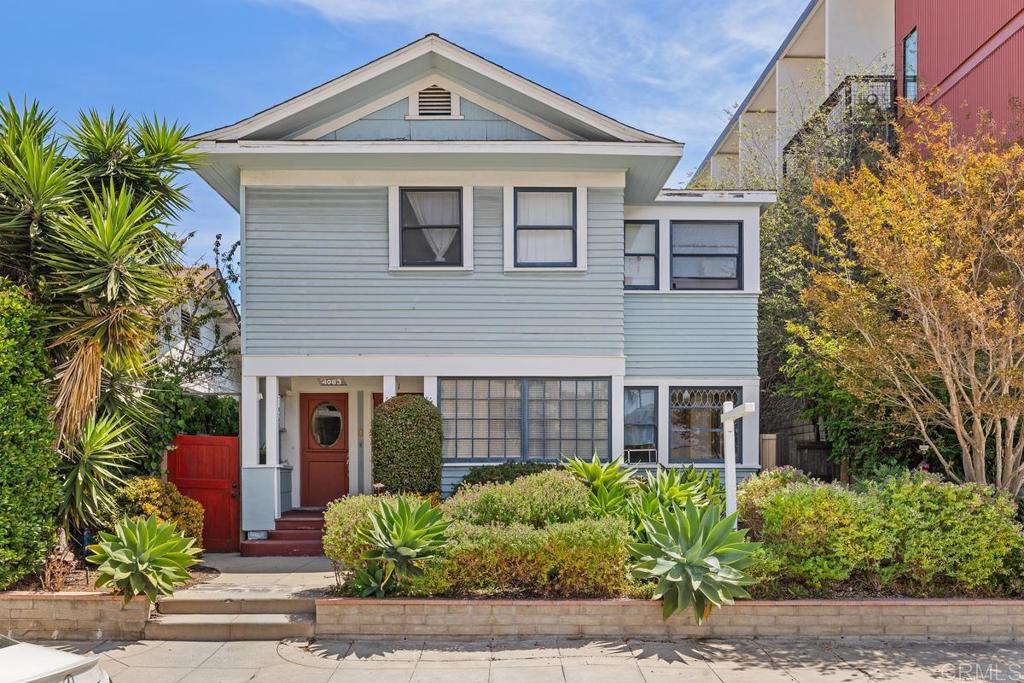 Built in 1935, this thoughtfully renovated Mission Hills residence blends classic charm with modern comfort. The 2 bedrooms are complemented by a spacious office—perfect for working from home or creating a flex space to fit your lifestyle. Enjoy being just moments from the neighborhood’s favorite restaurants, cafés, and shops, with Balboa Park and downtown San Diego only minutes away.