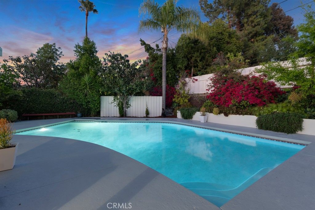 Photo of 4412 Willens Ave, Woodland Hills, CA 91364 (MLS # SR26082182)