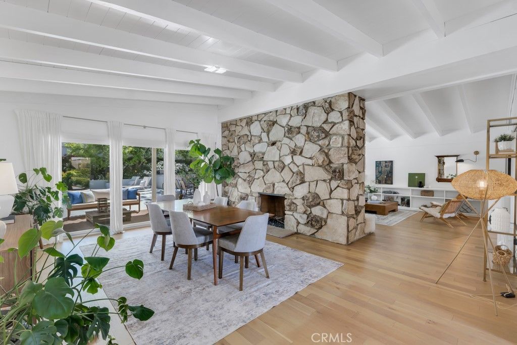 Photo of 4412 Willens Ave, Woodland Hills, CA 91364 (MLS # SR26082182)