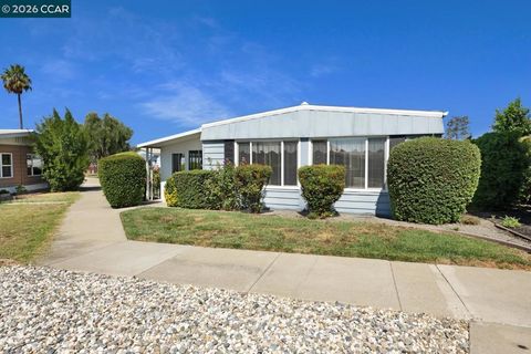 Photo of 1035 Peralta Rd, Concord, CA 94520 (MLS # 41127775)