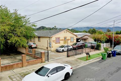 Photo of 12537 Bromwich St, Pacoima, CA 91331 (MLS # SR26041576)