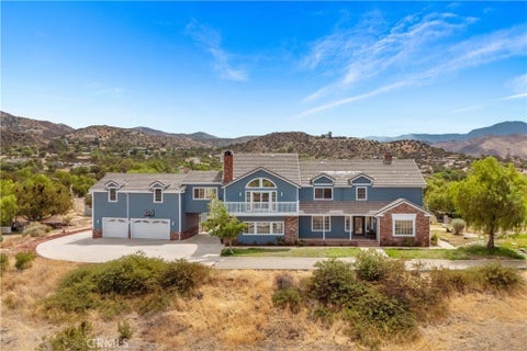 Photo of 33247 Escondido Drive, Agua Dulce, CA 91390 (MLS # SR26192944)