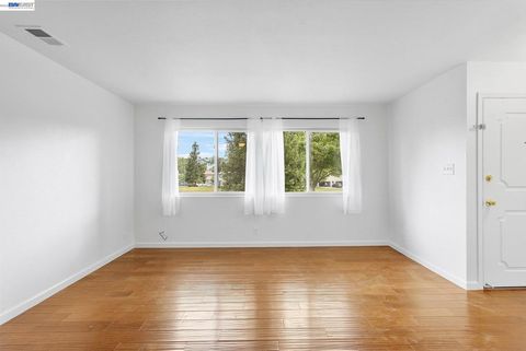 Photo of 1044 Mohr Ln #D, Concord, CA 94518 (MLS # 41132028)