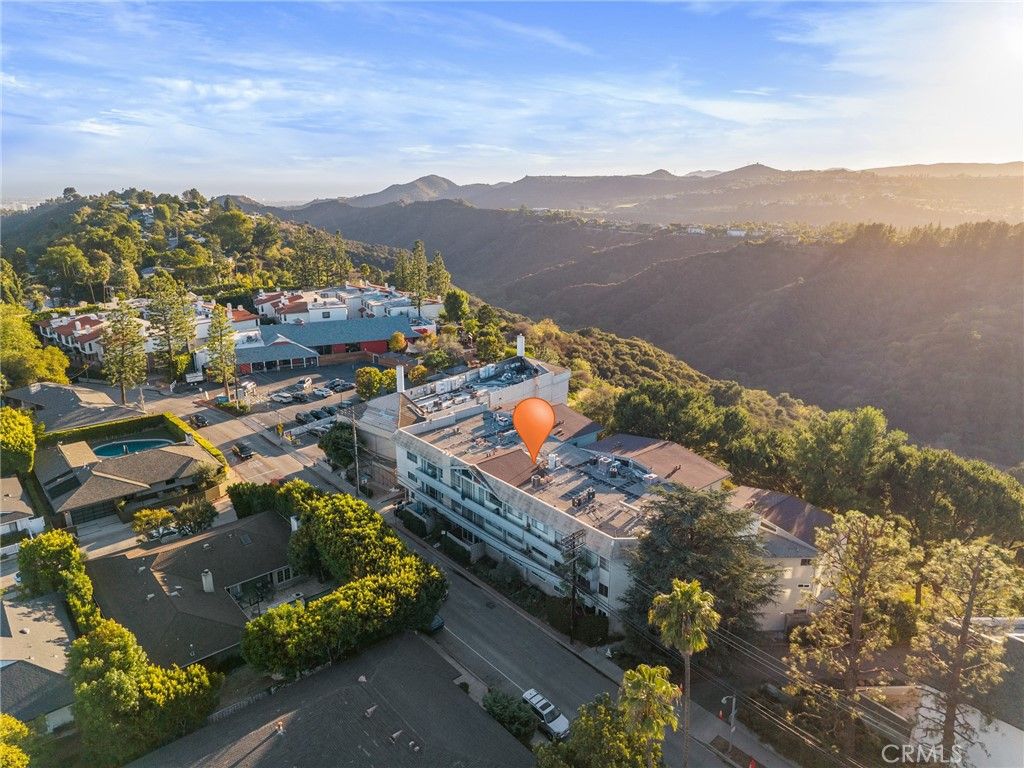 Photo of 2345 Roscomare Rd #302, Los Angeles, CA 90077 (MLS # SB25237772)