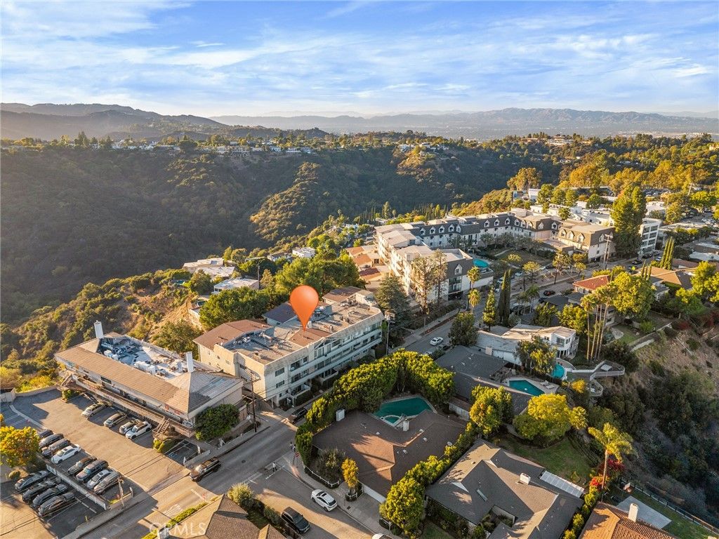 Photo of 2345 Roscomare Rd #302, Los Angeles, CA 90077 (MLS # SB25237772)