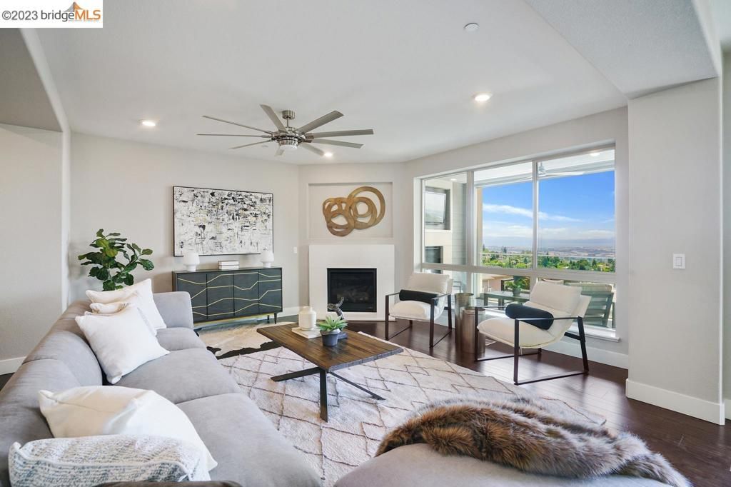 listing image 130722087234765453125