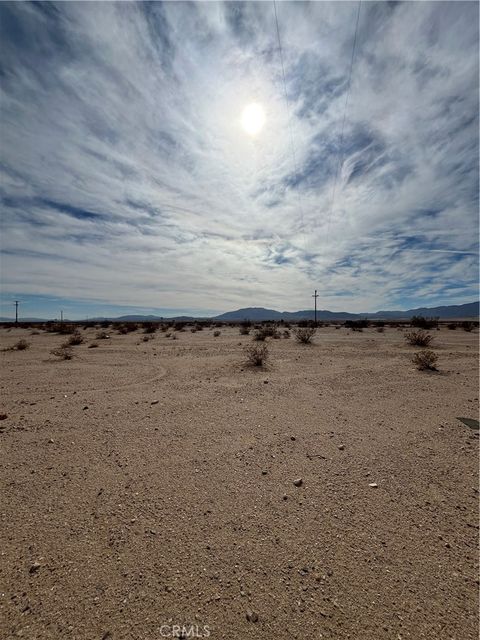 Photo of 3256 Falderman Avenue, 29 Palms, CA 92277 (MLS # JT25191767) Photo of 3256 Falderman Avenue, 29 Palms, CA 92277 (MLS # JT25191767)