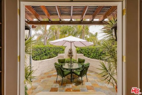 Photo of 1203 S Rimpau Boulevard, Los Angeles, CA 90019 (MLS # 26662745)