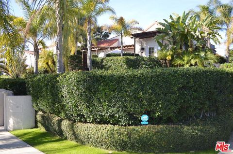 Photo of 1203 S Rimpau Boulevard, Los Angeles, CA 90019 (MLS # 26662745)