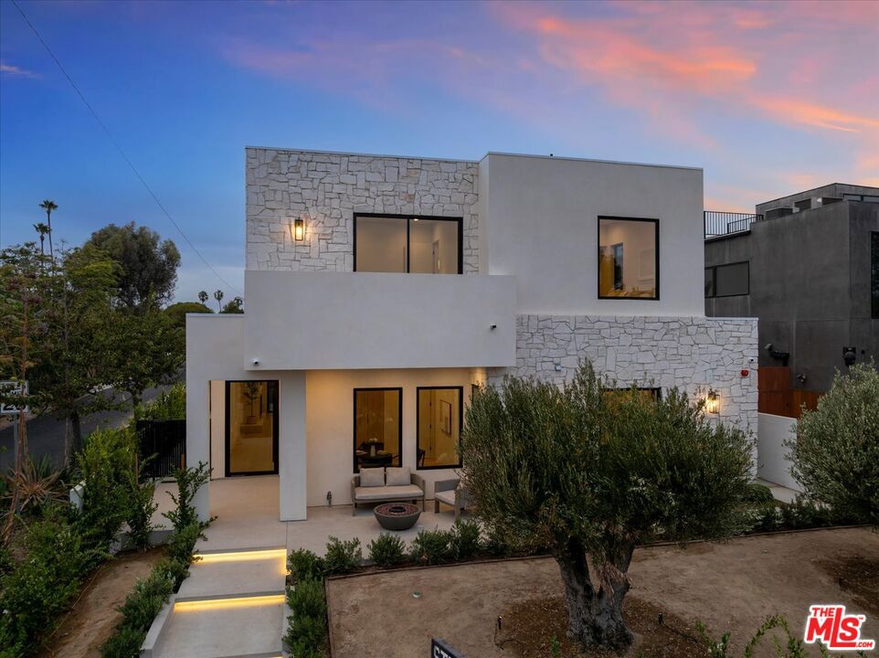 Photo of 12625 Preston Way, Los Angeles, CA 90066 (MLS # 26994731)