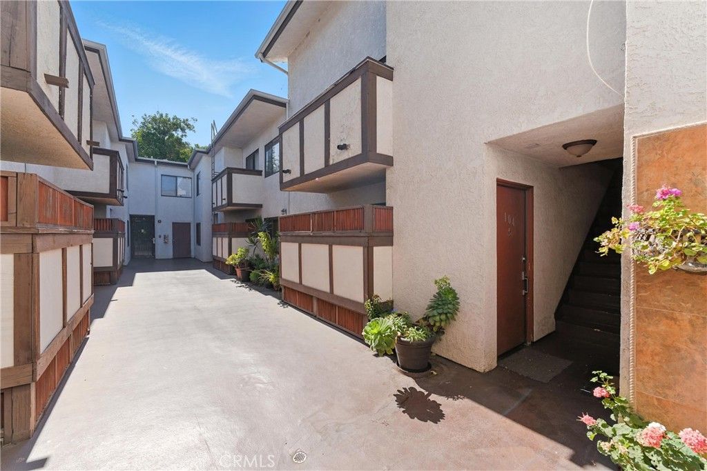 Photo of 6250 Fulton Avenue #104, Van Nuys, CA 91401 (MLS # DW25151359)