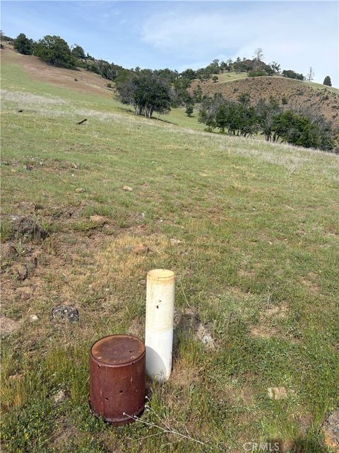 Photo of 0 Yellow Dog Trail, Hornbrook, CA 96044 (MLS # SN26111736)