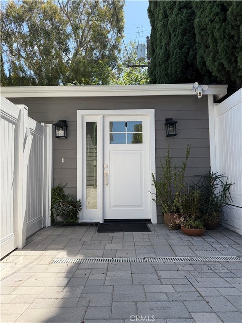 Photo of 1820 1/2 S Wooster Street, Los Angeles, CA 90035 (MLS # CV26164709)