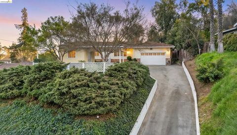 Photo of 2942 2942 Roosevelt Ln Ln, Antioch, CA 94509 (MLS # 41125558)